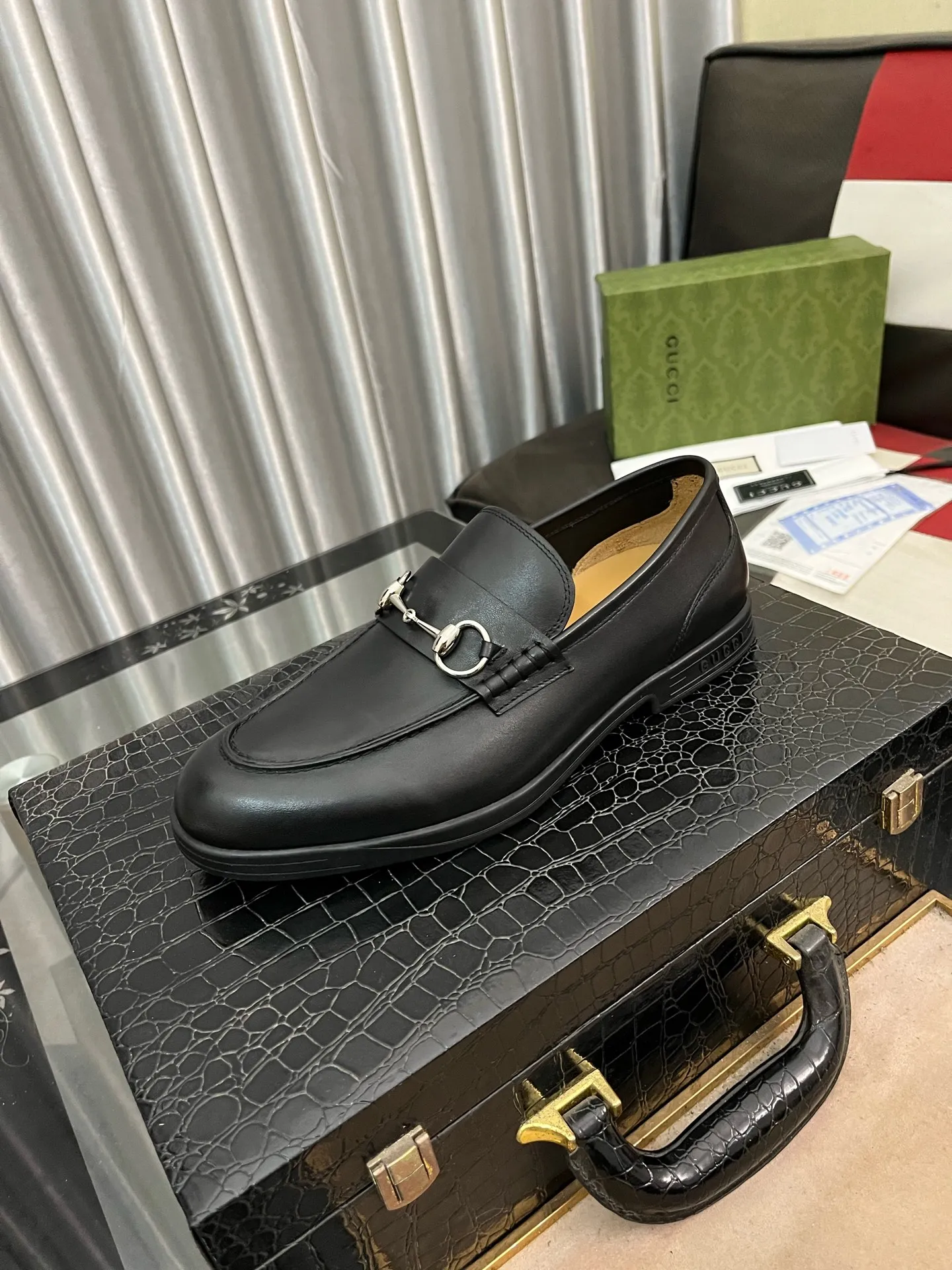 Men's shoes 💰540⌚️⌚️【GUCCi】Original frosted calfskin, water-dyed cowhide lining, original outsole, men's and women's fashion, formal casual leather shoes, slip-on men's and women's shoes series, young fashion, European and American trends, British style, casual matching, comfortable feet, standard code: men's size 38-443️⃣Colors available